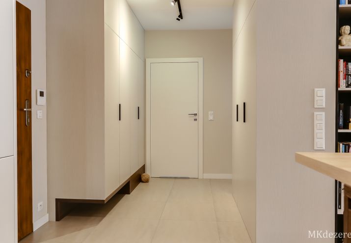 Aranżacja przedpokoju w bloku.