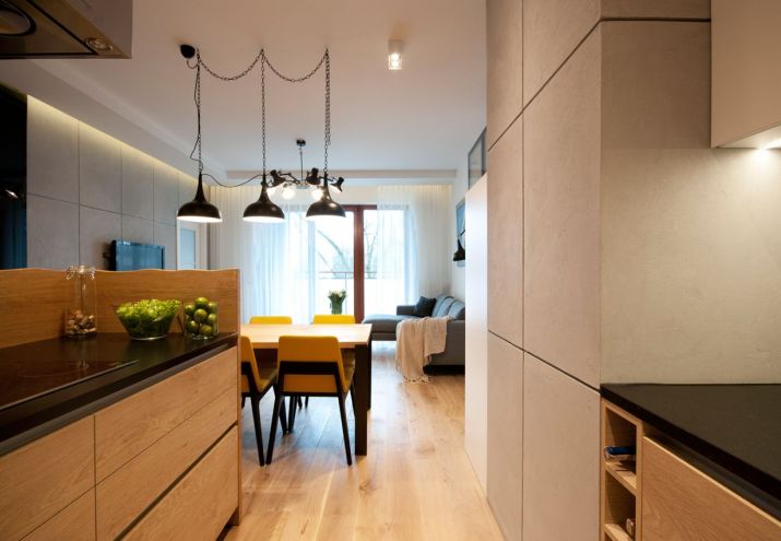 projekt_kuchni_z_debowymi_frontami_i_granitowymi_blatami