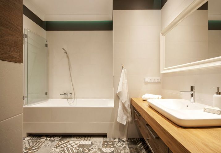 projekt_lazienki_z_wanna_z_dekoracyjna_podloga